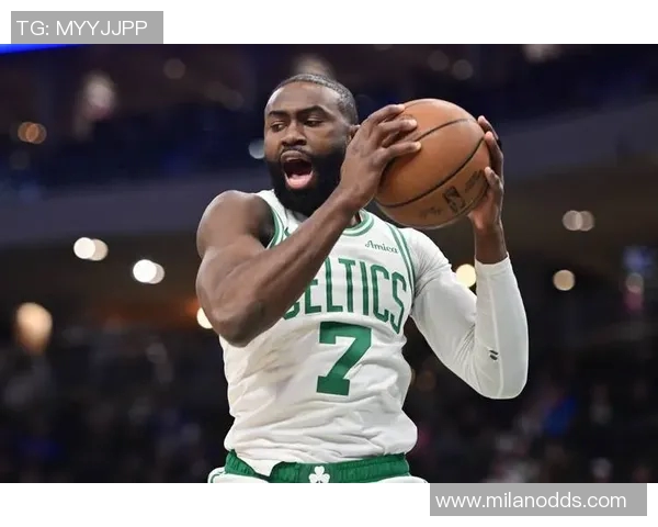 杰伦布朗因病缺席绿军客战奇才场均29分6板48助的表现引关注 杰伦布朗因病缺席绿军客战奇才场均29分6板48助的表现引关注